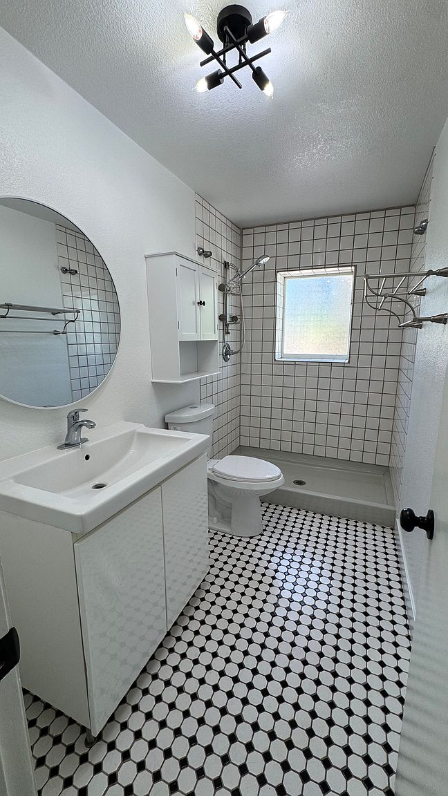 2097 Valley View Blvd #B-1/2 photo 4