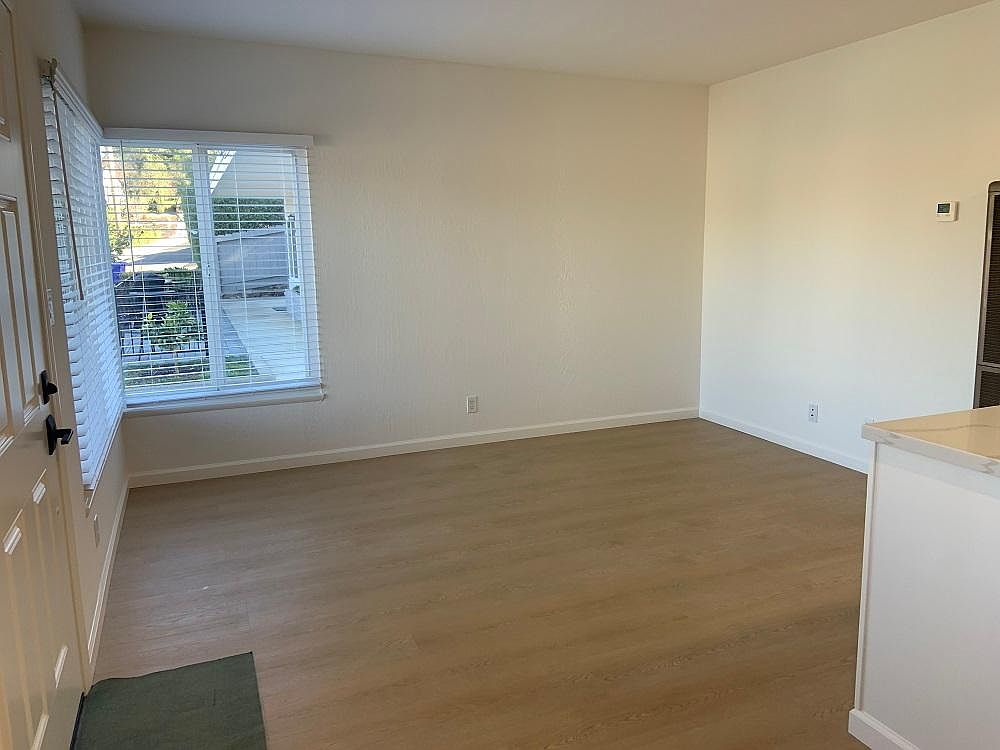 1042 Evans Ave photo 5