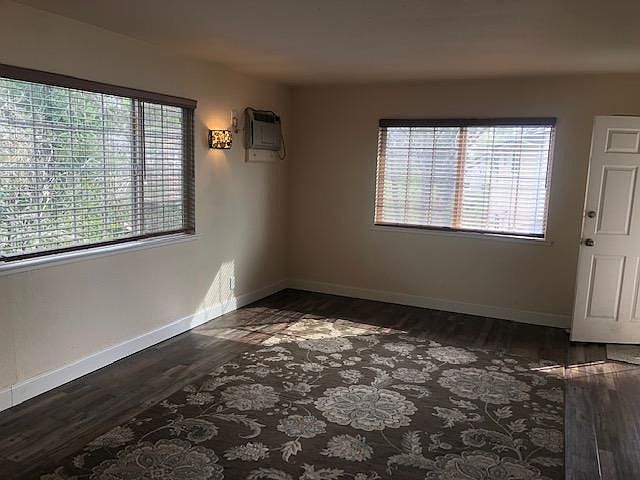 841 Robinson St photo 5