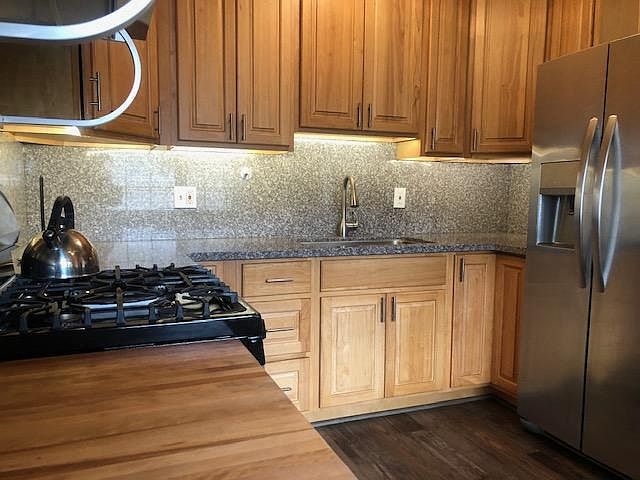 841 Robinson St photo 3