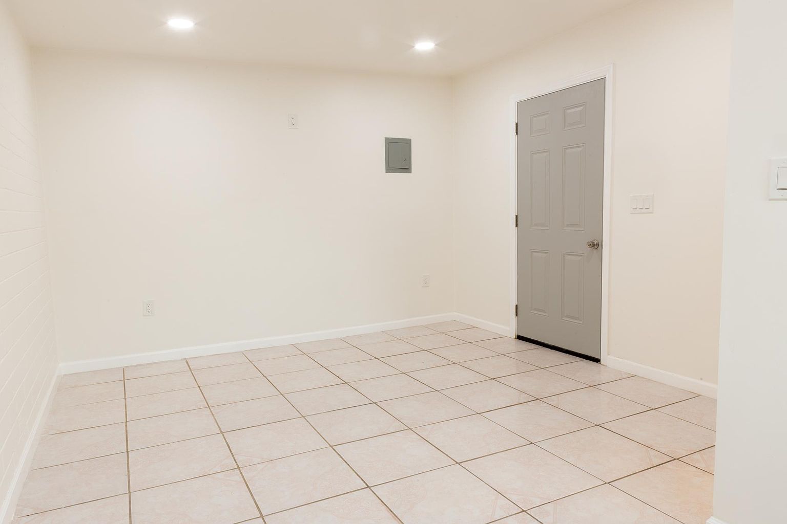2460 L St photo 2