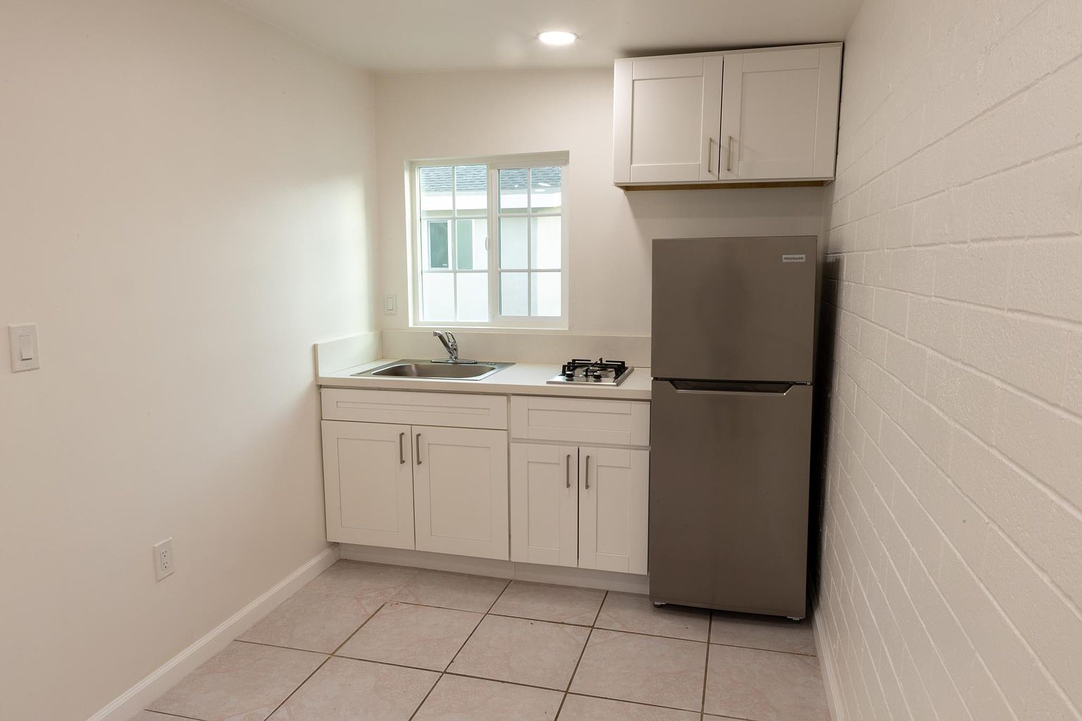 2460 L St photo 3