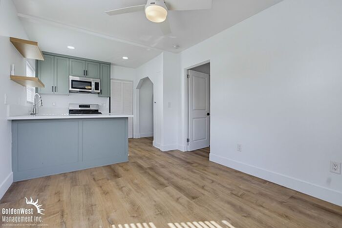 3071 Hawthorn St photo 4
