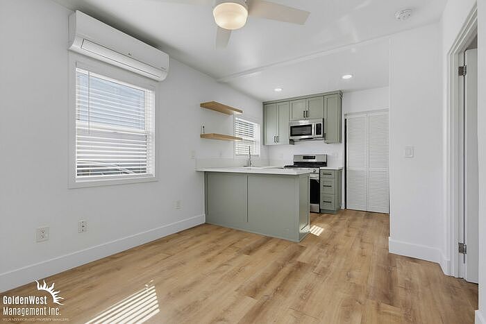 3071 Hawthorn St photo 5