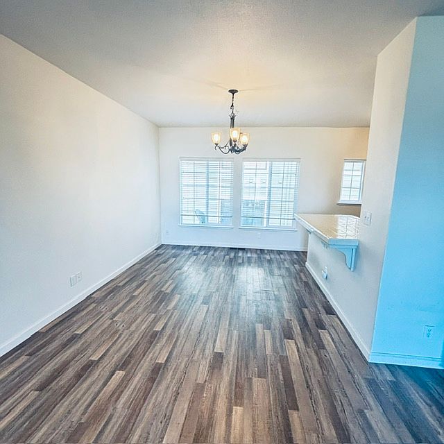 453 Kelly Ave photo 3