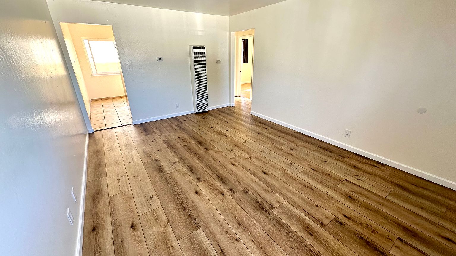 1328 Sutter Ave photo 2
