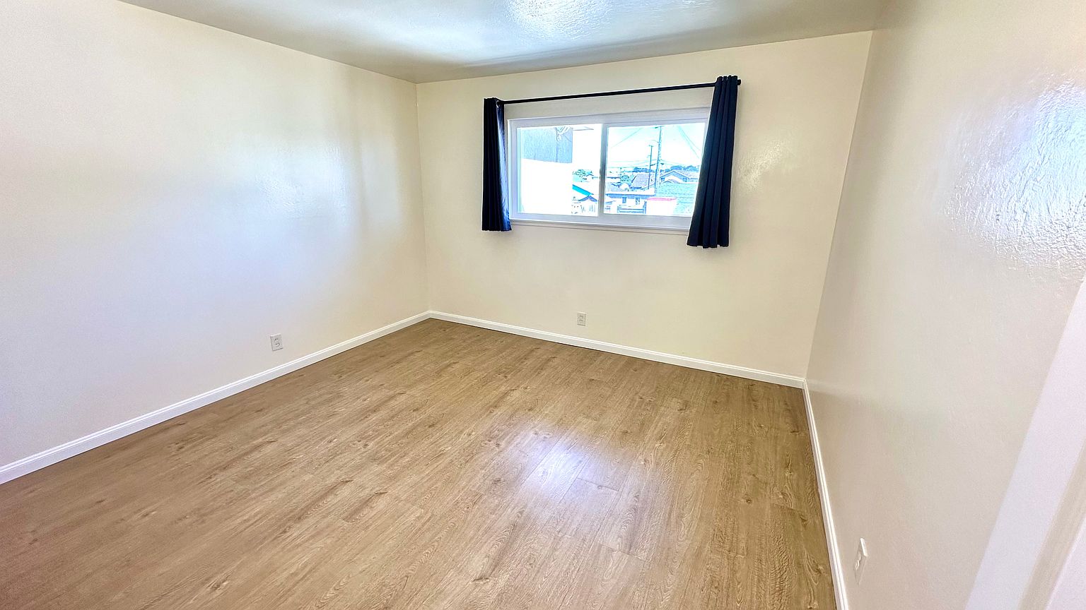 1328 Sutter Ave photo 5