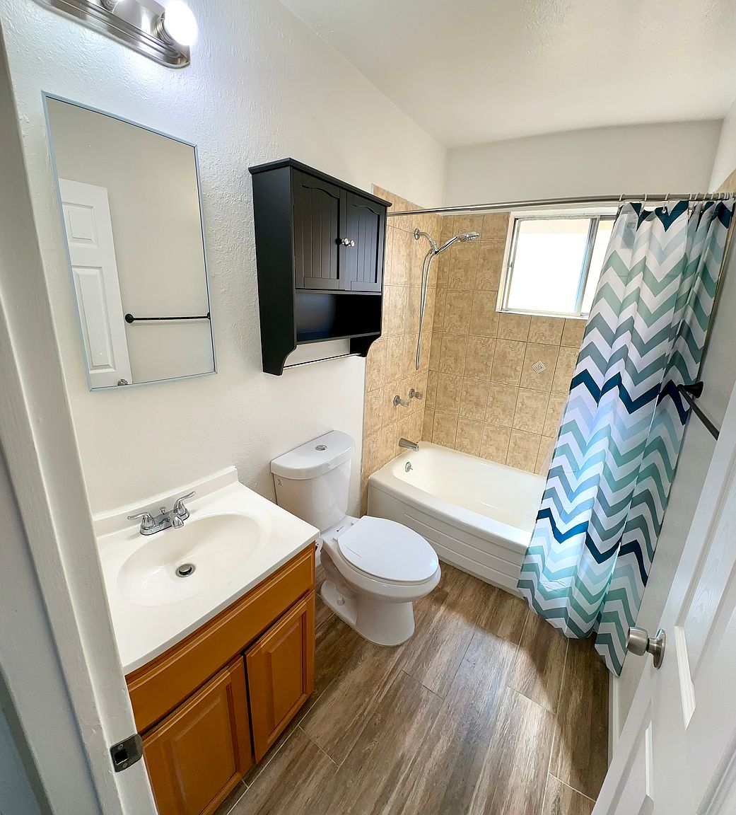 1328 Sutter Ave photo 4