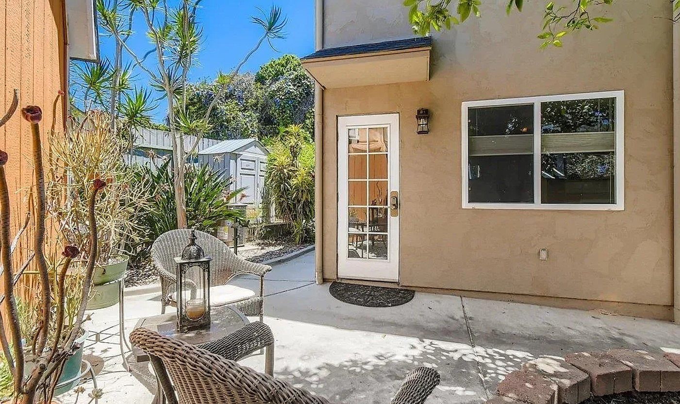 2045 Goshawk St photo 2