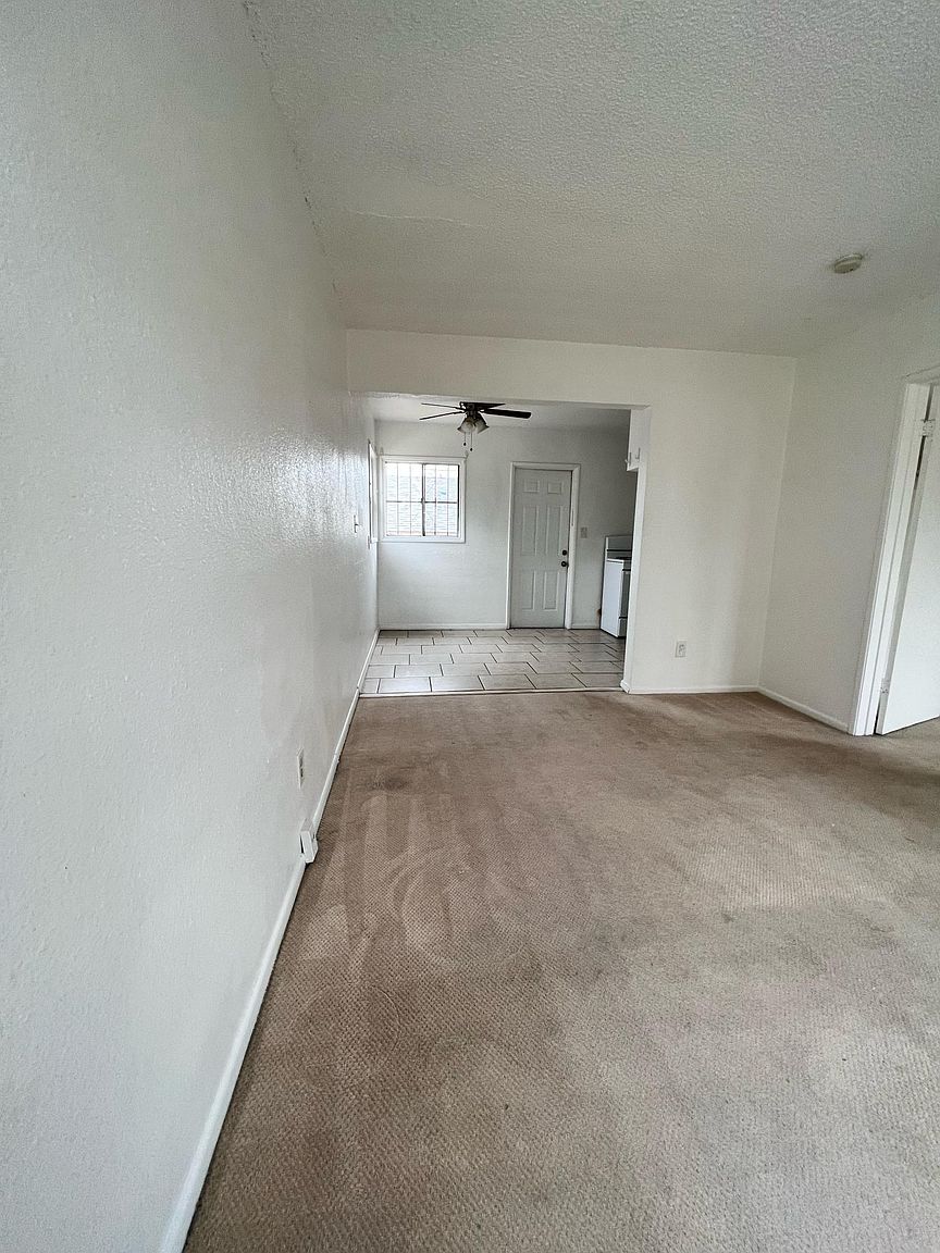 2073 Harrison Ave photo 4