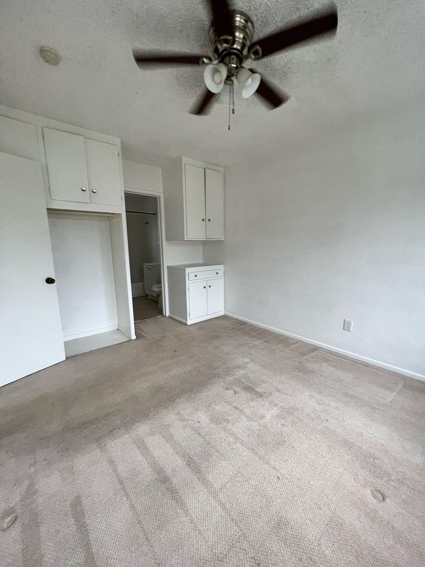 2073 Harrison Ave photo 2
