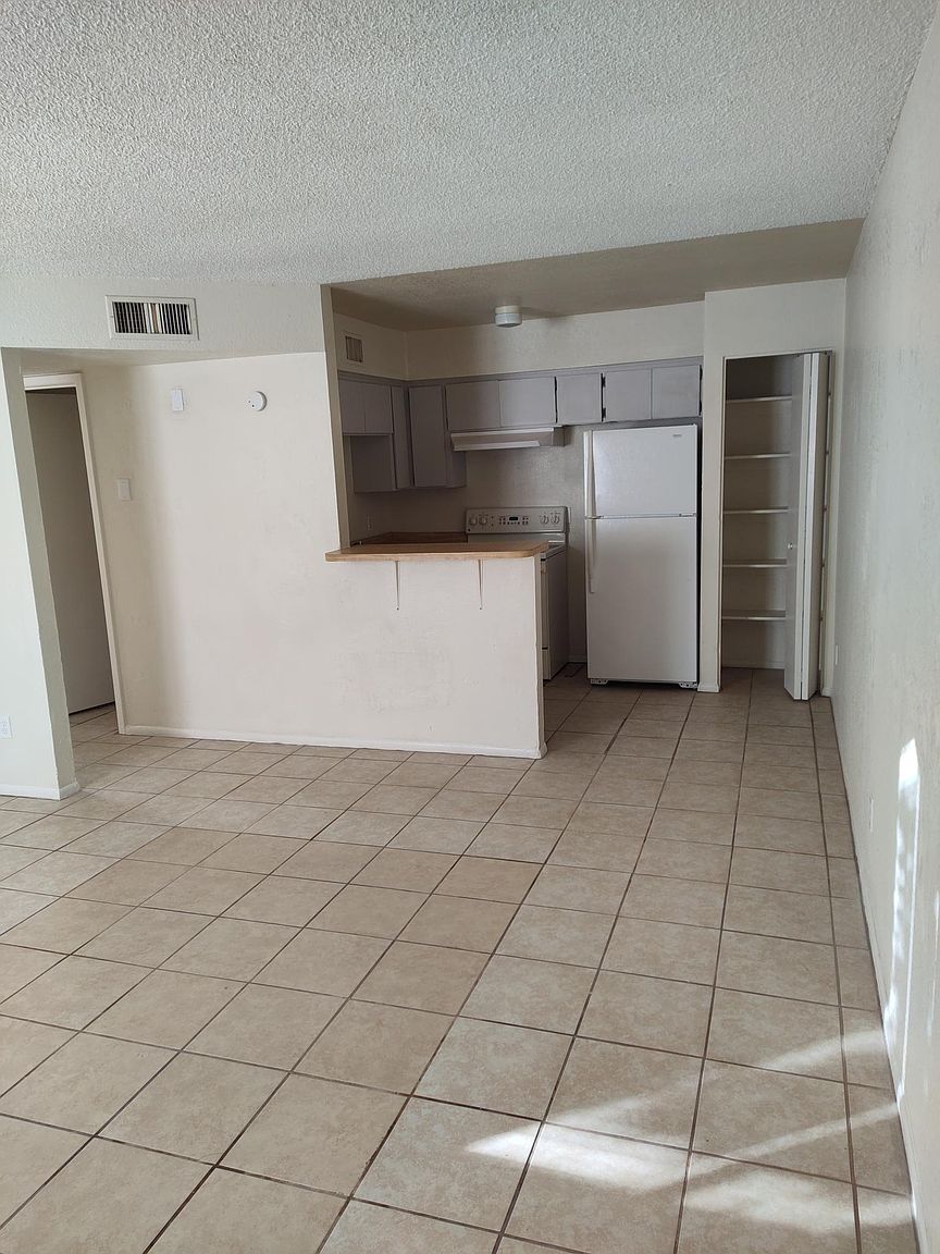 480 E Southern Ave photo 2