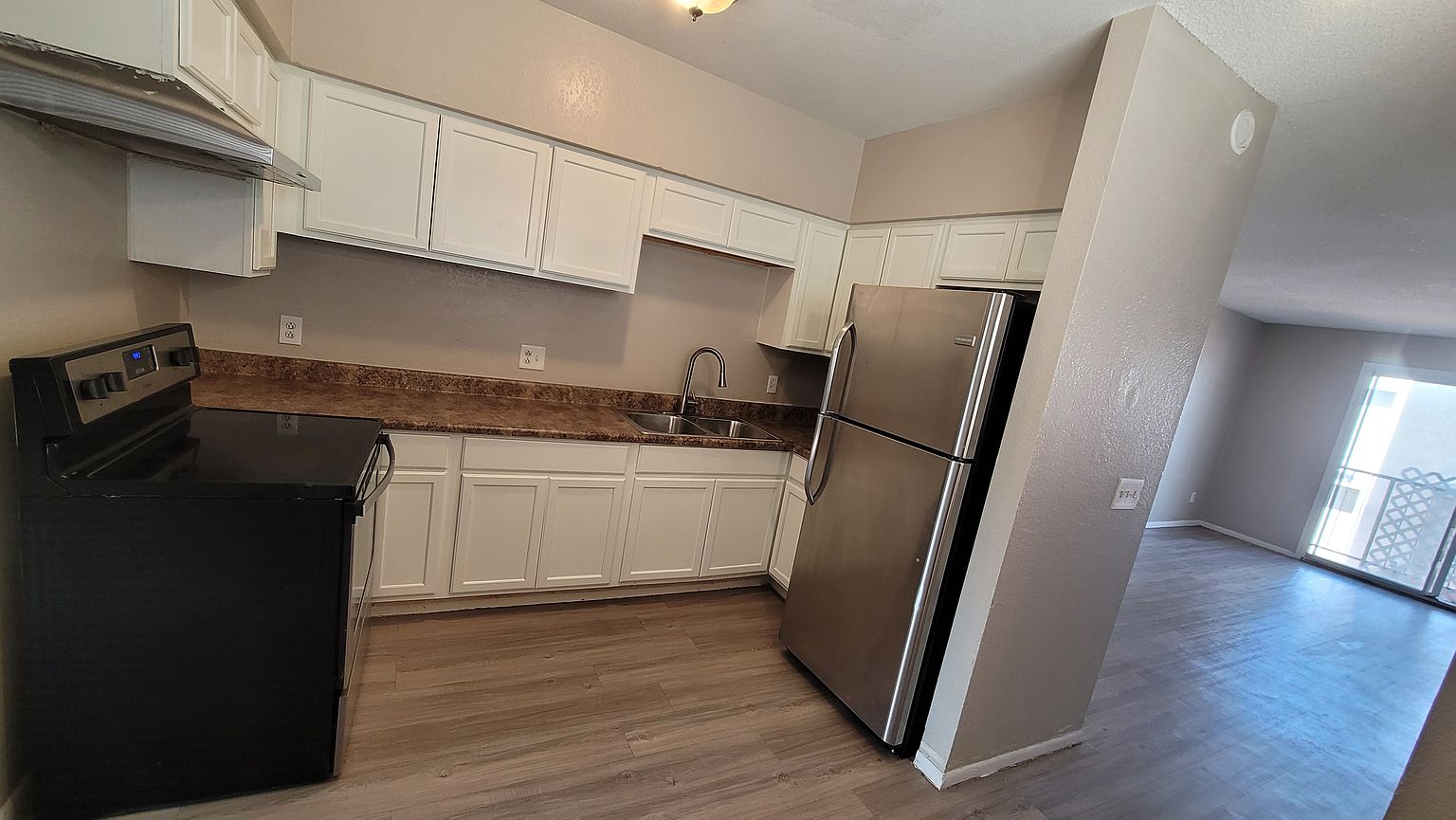 2820 E Le Marche Ave photo 2