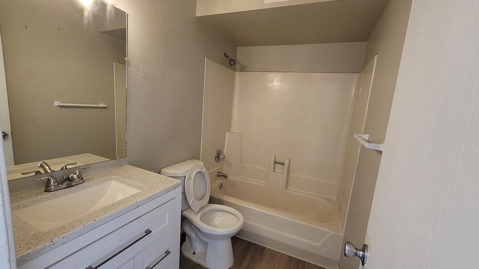 2820 E Le Marche Ave photo 3