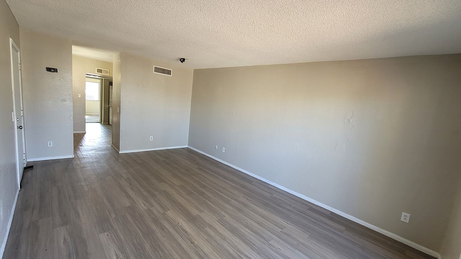 2820 E Le Marche Ave photo 4