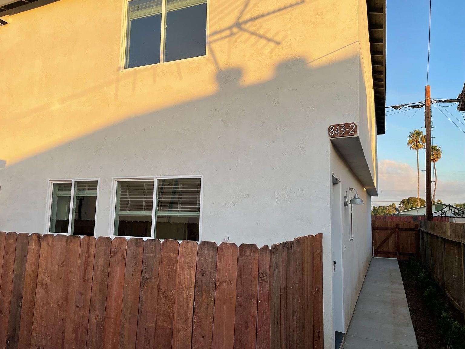 638 Emory St photo 2