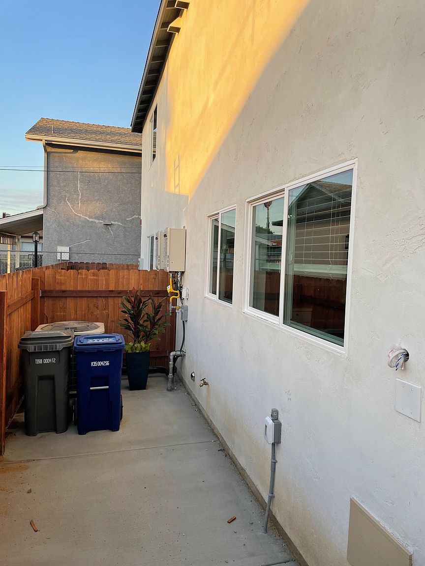 638 Emory St photo 3