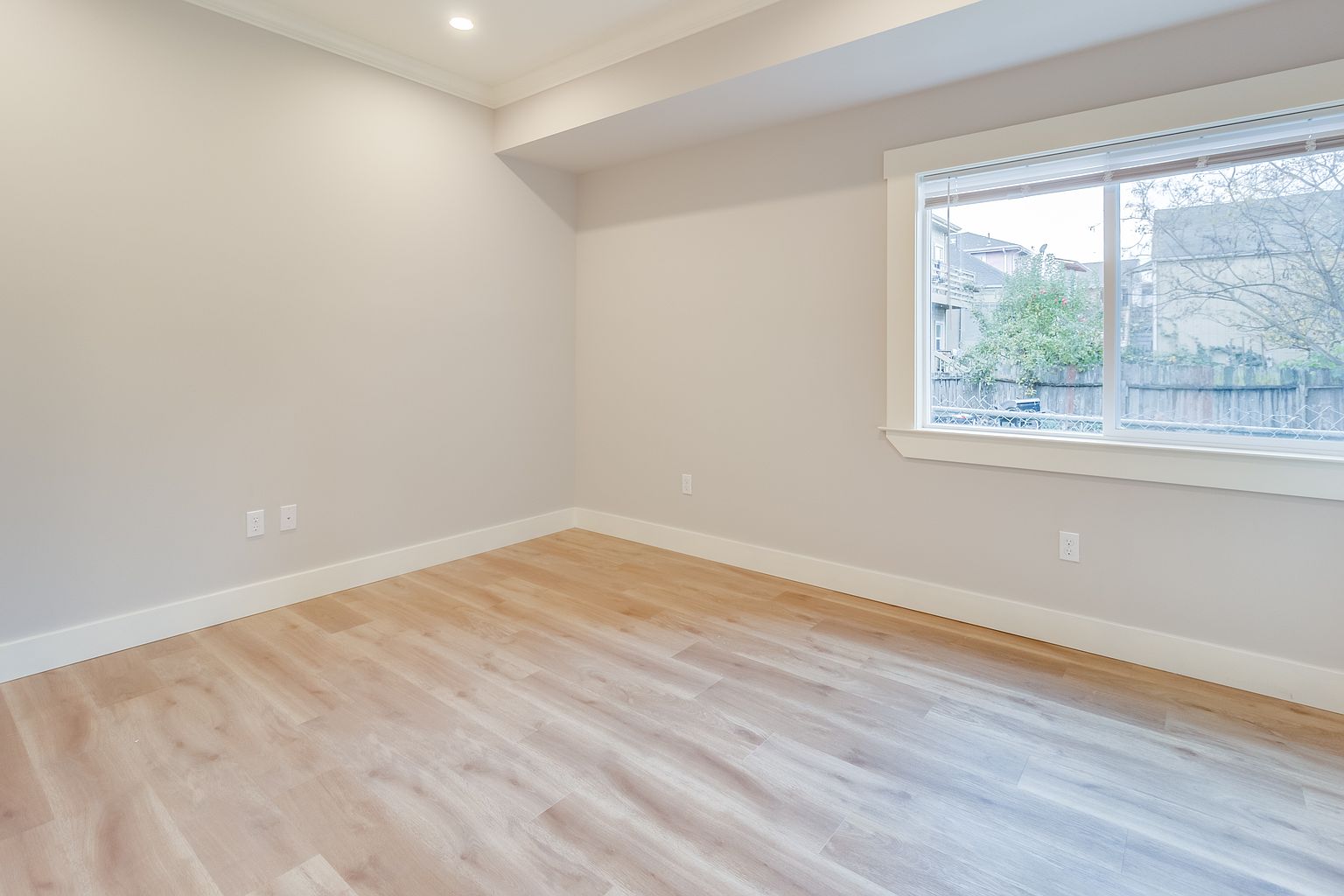 854 Mead Ave photo 5