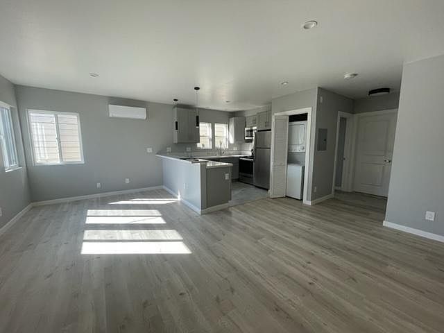 2815 Filbert St photo 4
