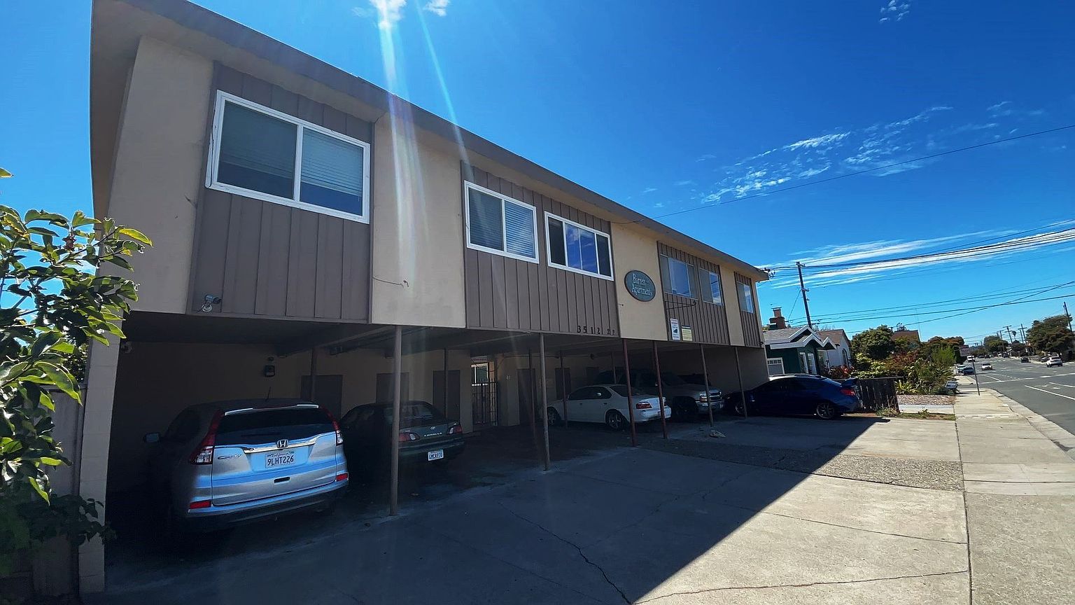2 beds 1.0 baths (739 sqft)