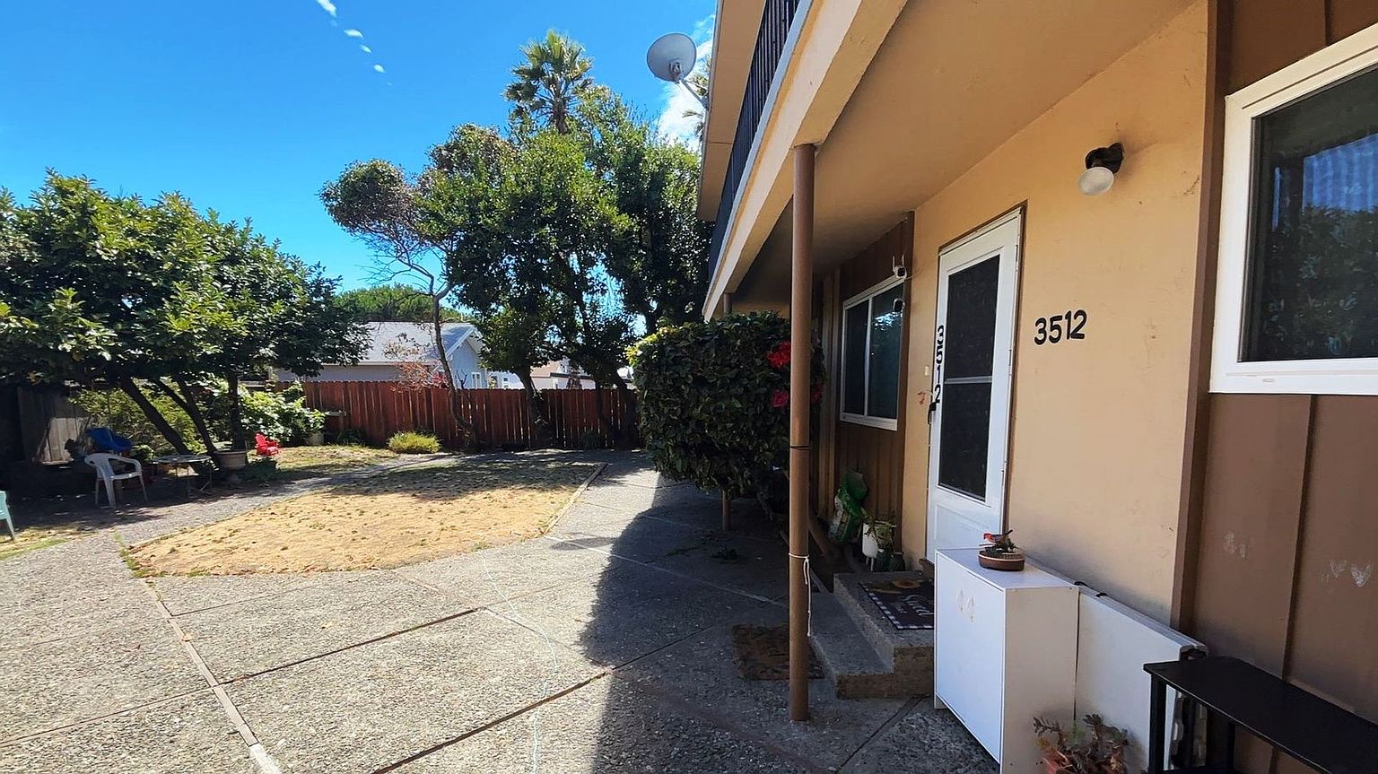 2 beds  1.0 baths (739 sqft) photo 3