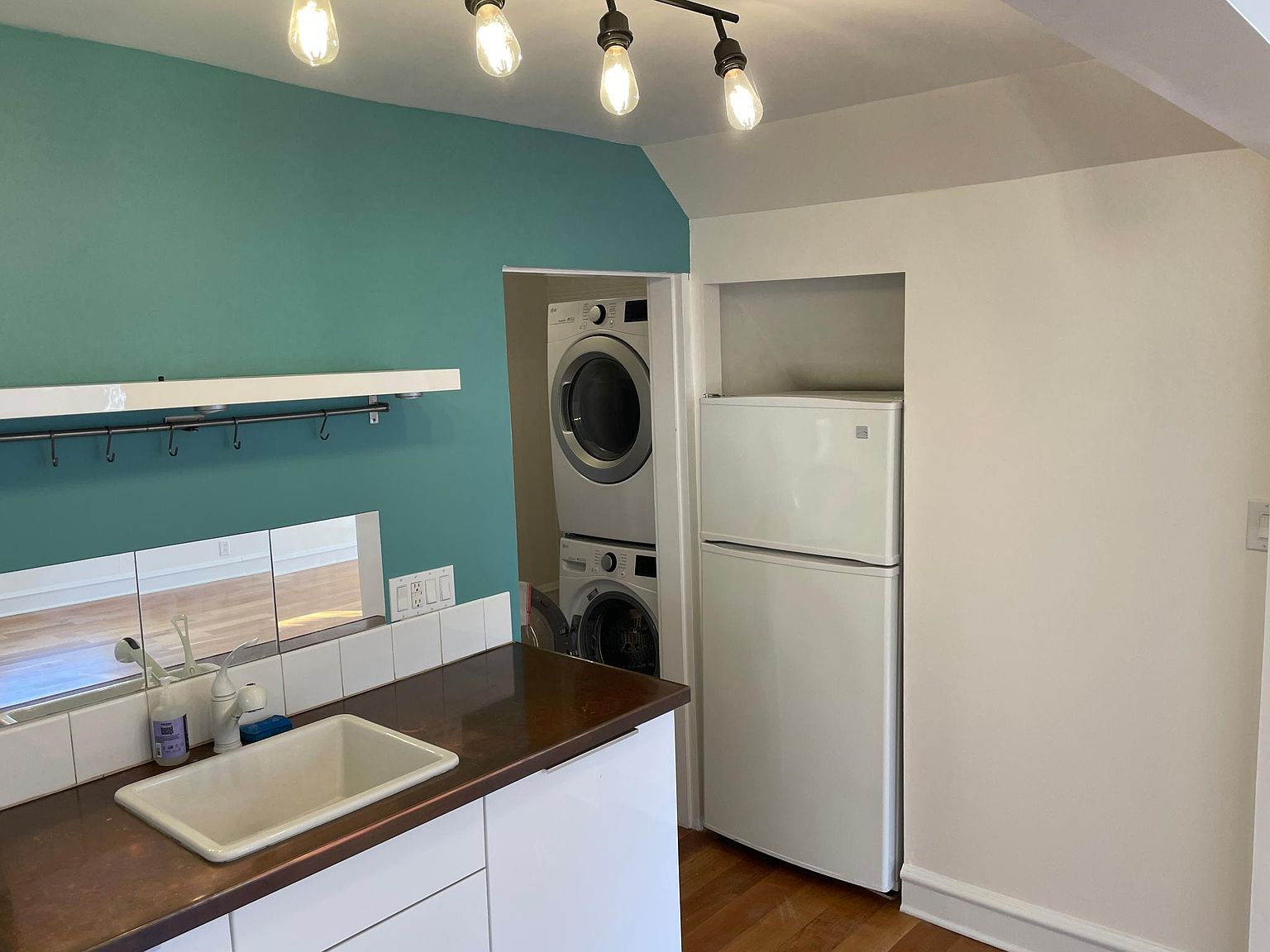 108 Valley St photo 2