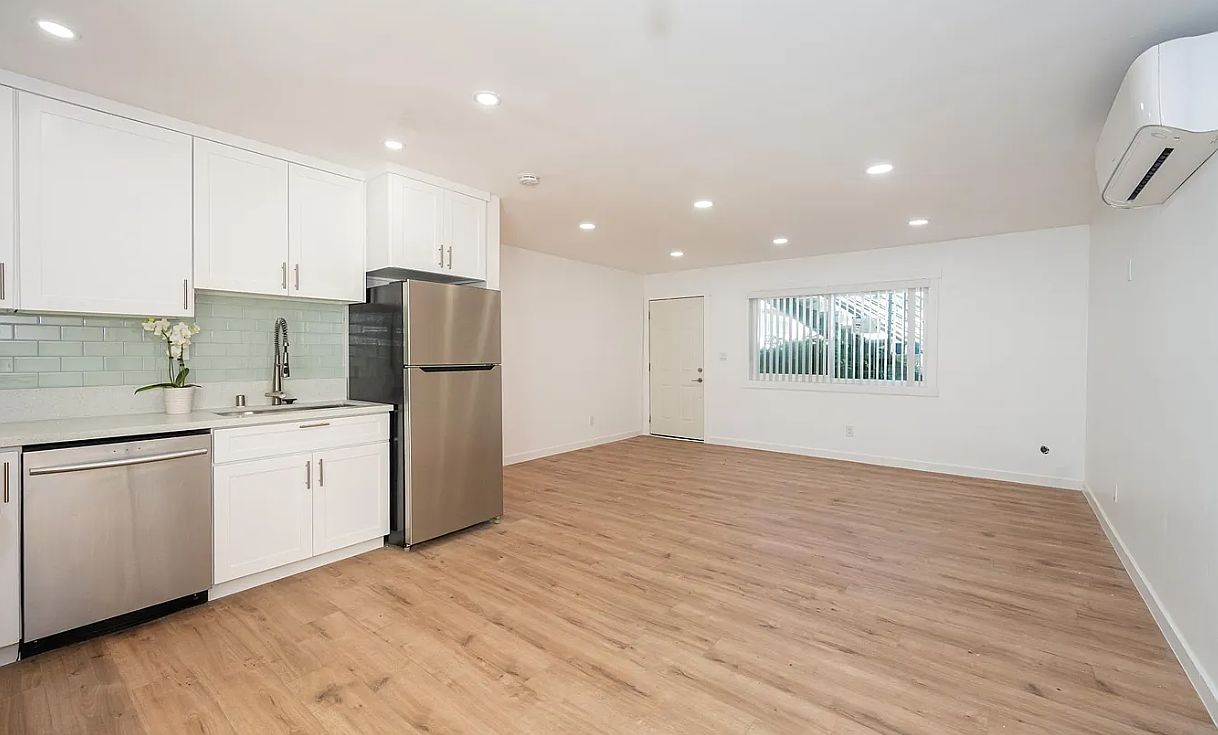 210 Elder Ave photo 5