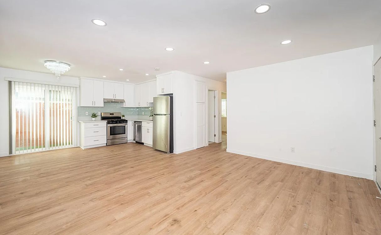 210 Elder Ave photo 4