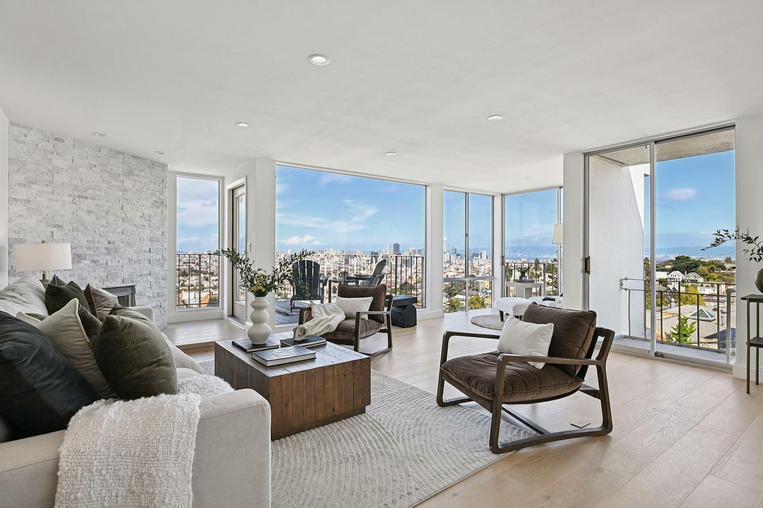 470 Collingwood St photo 3