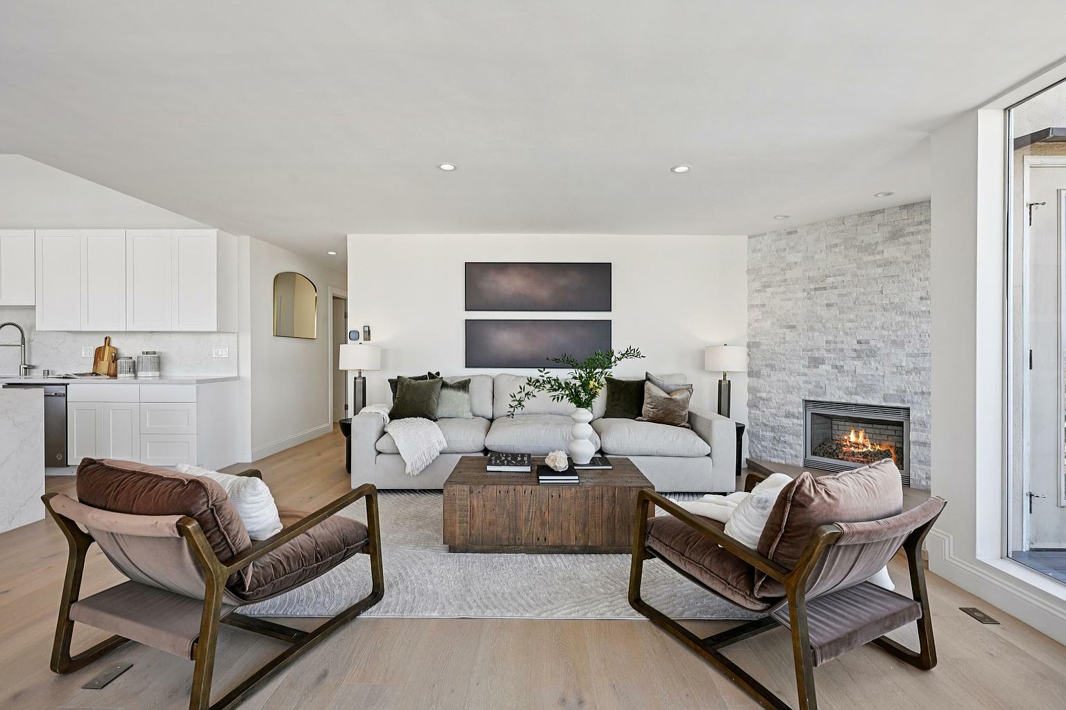 470 Collingwood St photo 5