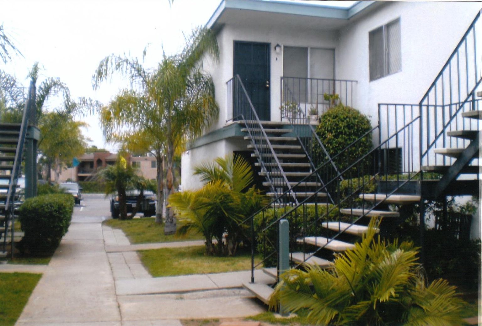 543 S Mollison Ave photo 2