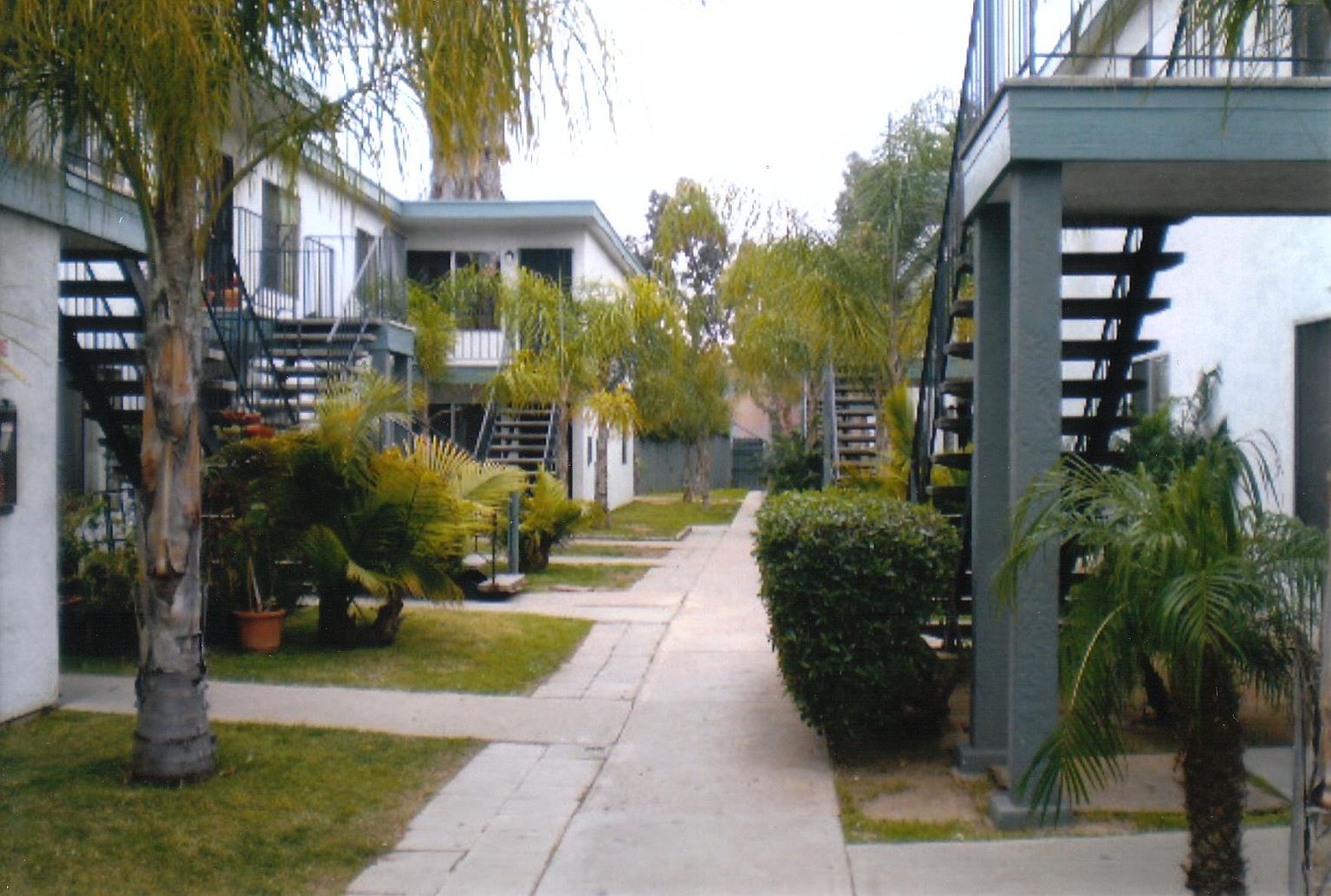 543 S Mollison Ave photo 3