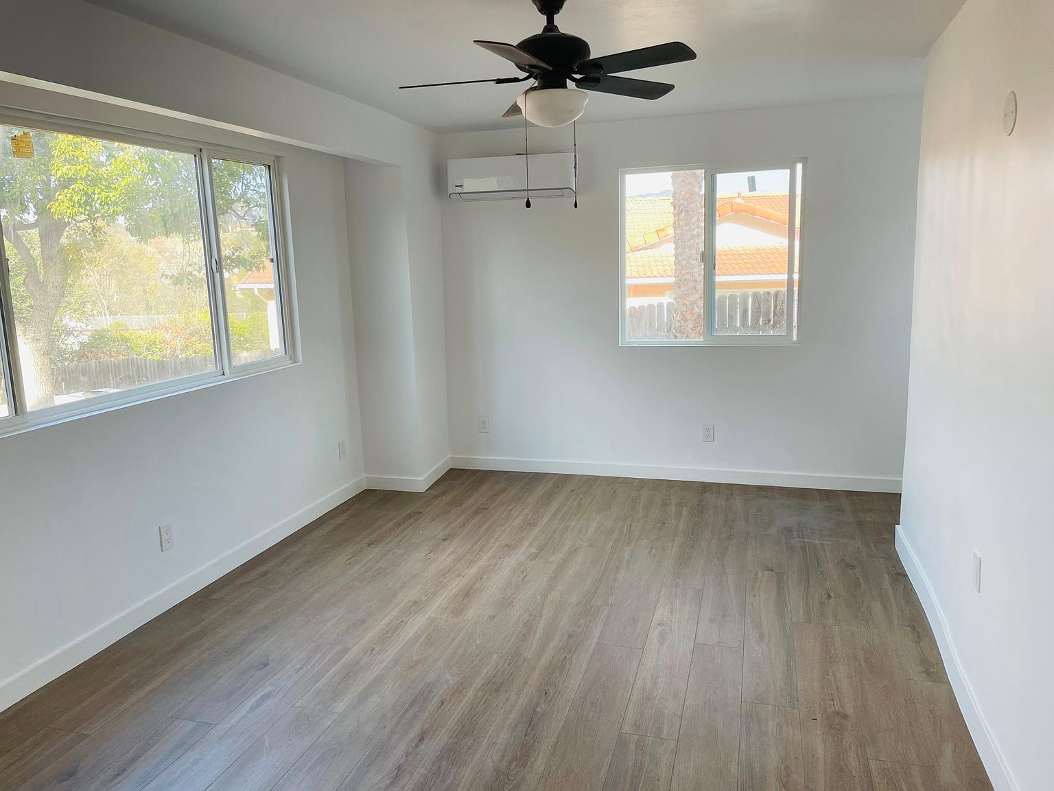 1237 Sandra Cir photo 3