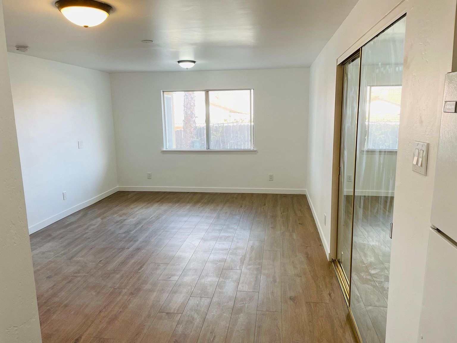1237 Sandra Cir photo 4