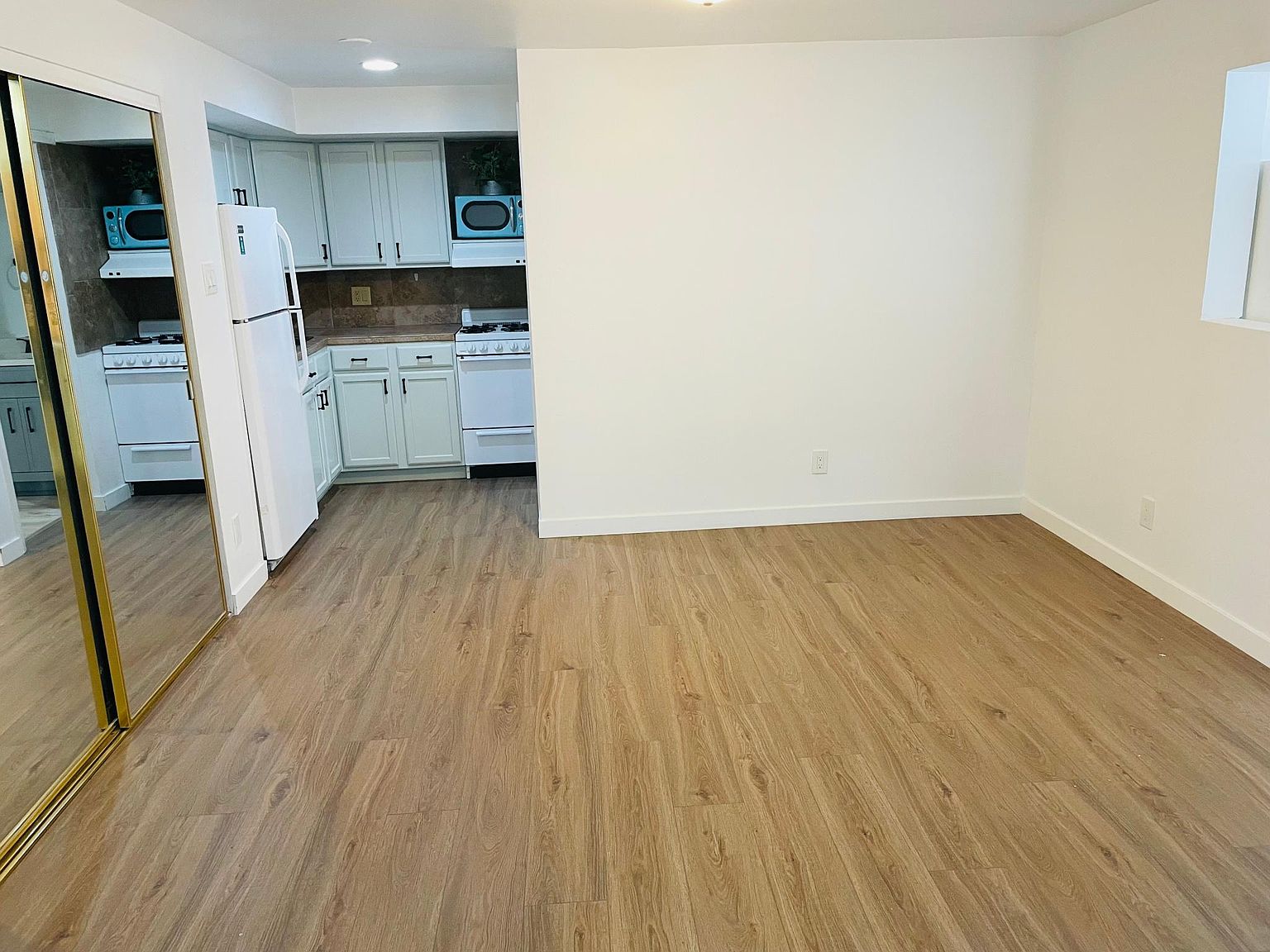 1237 Sandra Cir photo 5