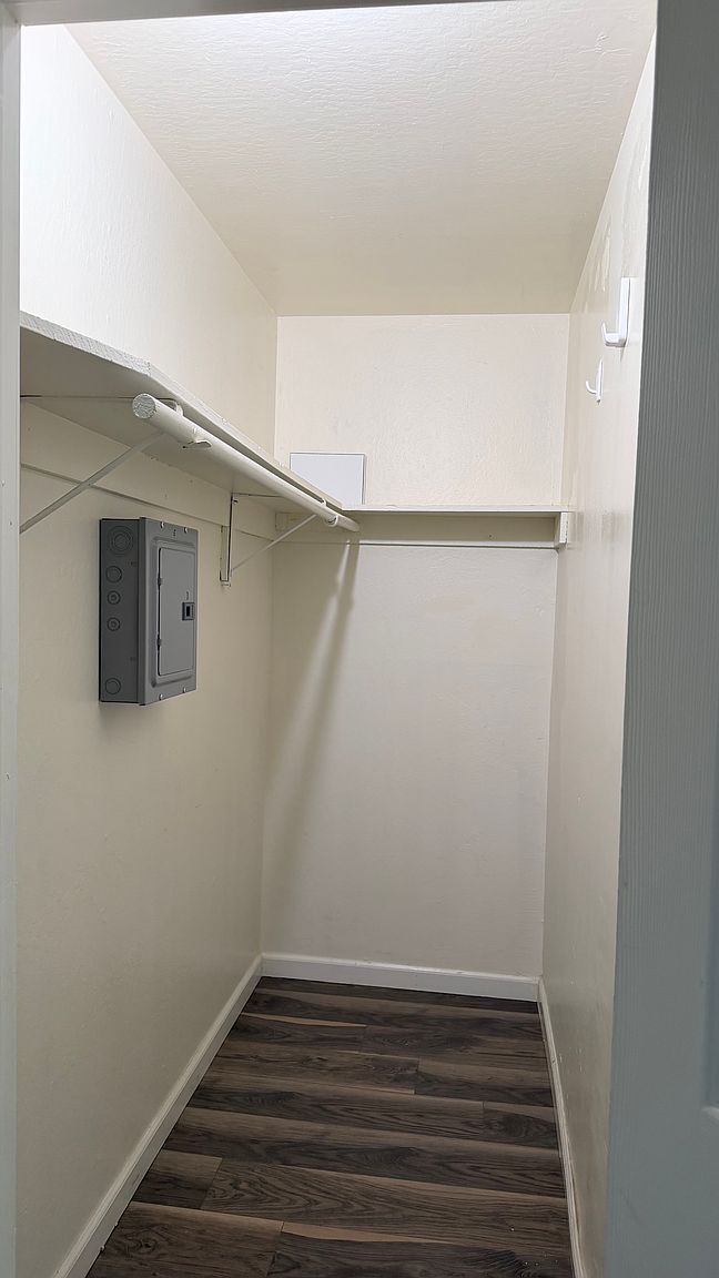 2BR/1BA Apartment on Windermere Ave · Menlo Park photo 5