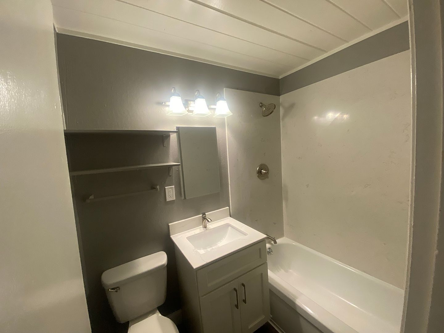 1475 Marclair Dr photo 4
