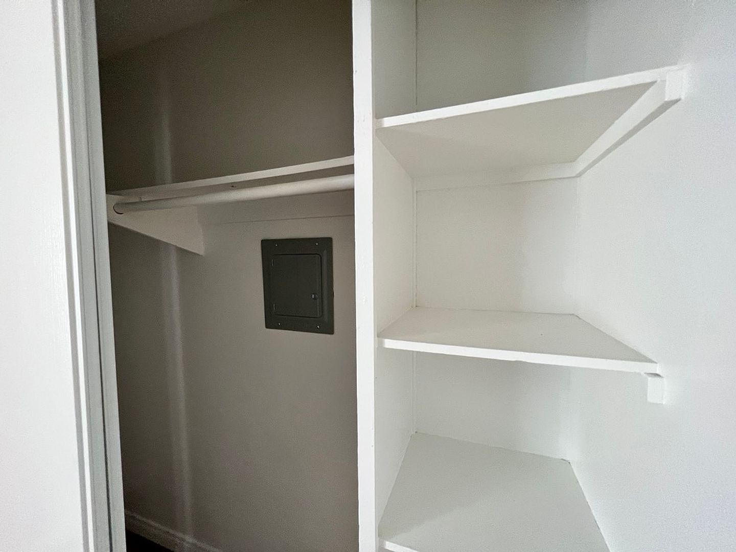 2 beds  1.0 baths photo 5