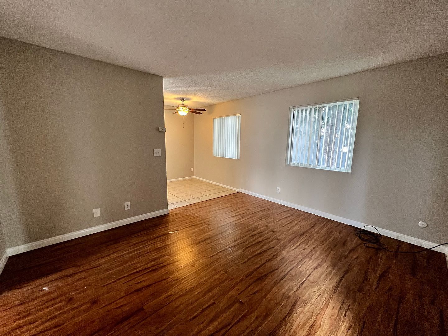 2 beds  1.0 baths photo 2