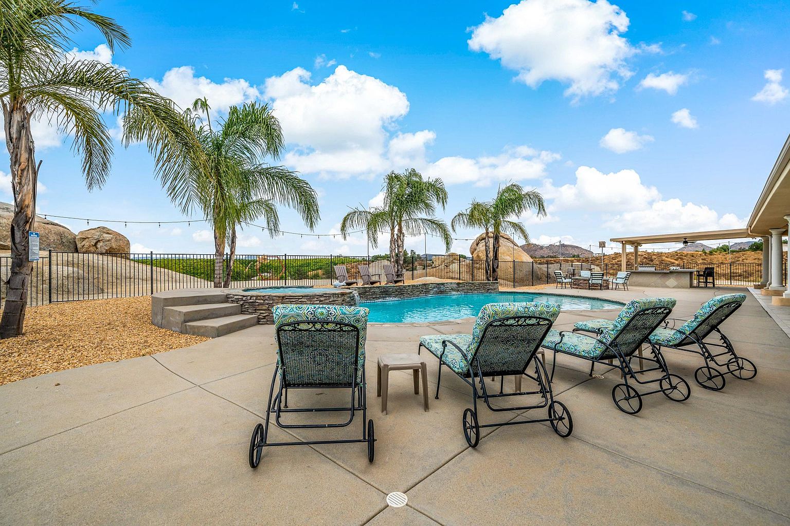 40520 Deportola Rd photo 4