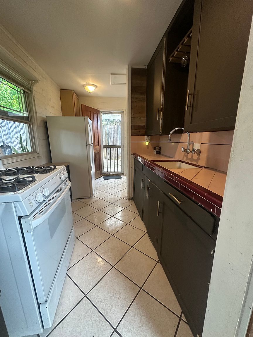 659 S Sunshine Ave El Cajon, CA 92020 photo 3
