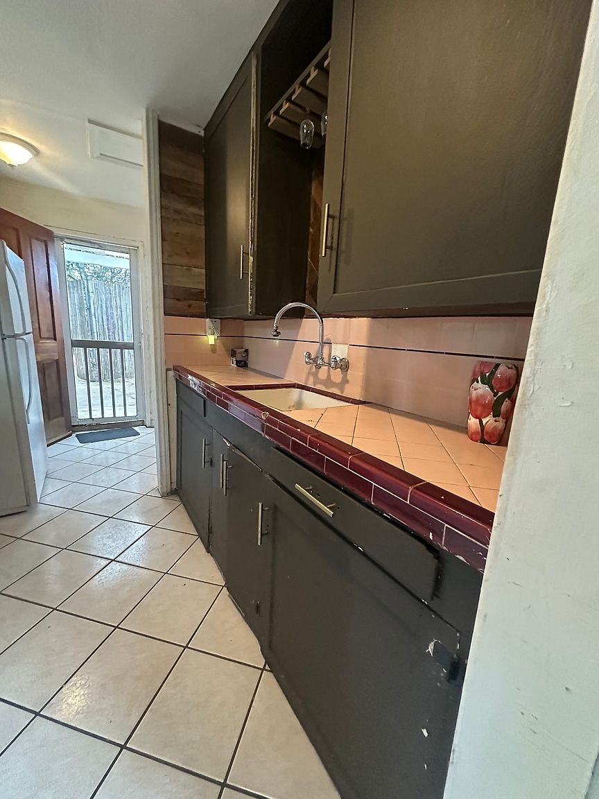 659 S Sunshine Ave El Cajon, CA 92020 photo 4