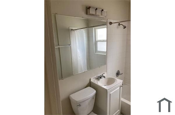 2BR/1BA Apartment on Haskell Street · Berkeley photo 3