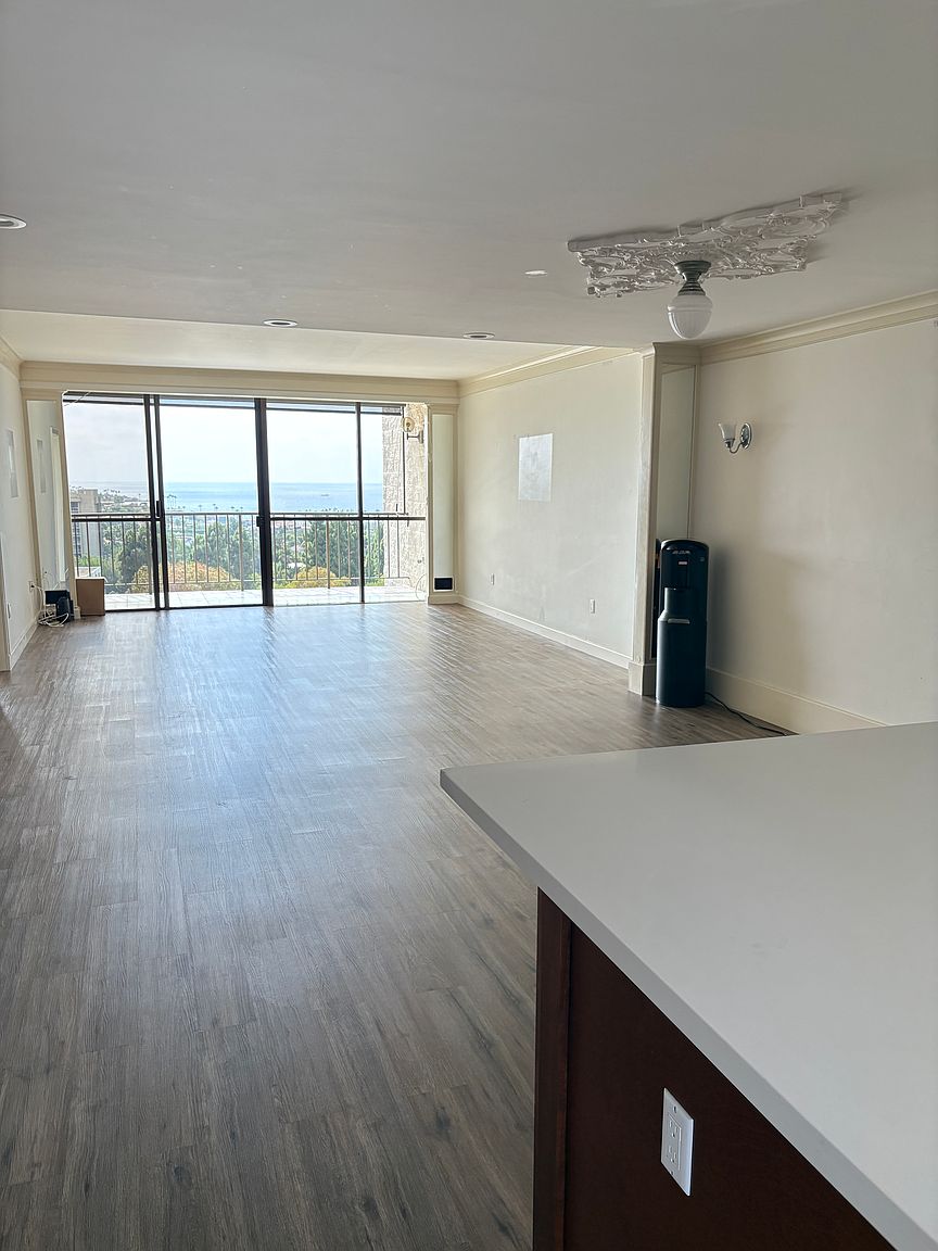 2500 Torrey Pines Rd photo 5