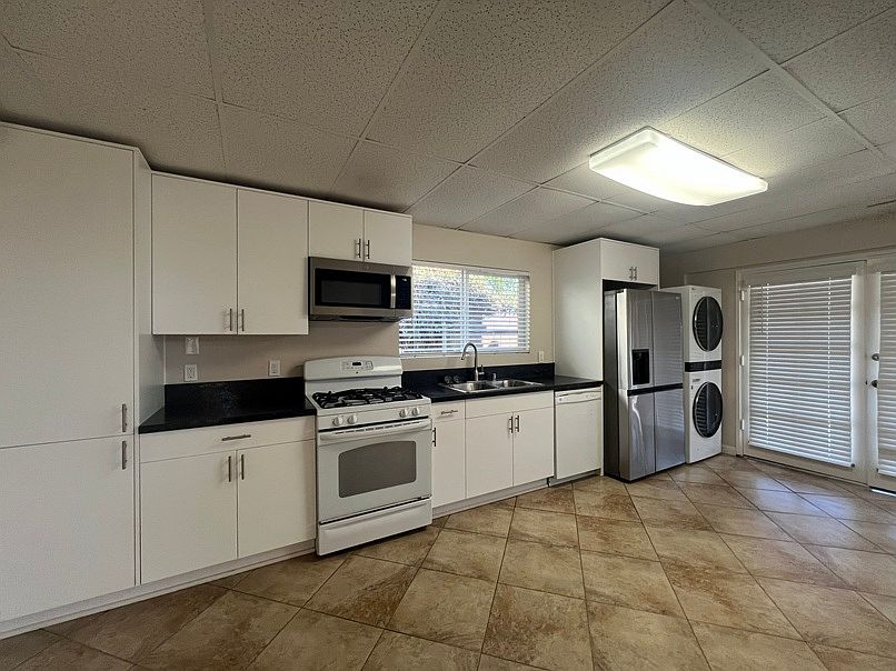 4938 W Point Loma Blvd photo 2