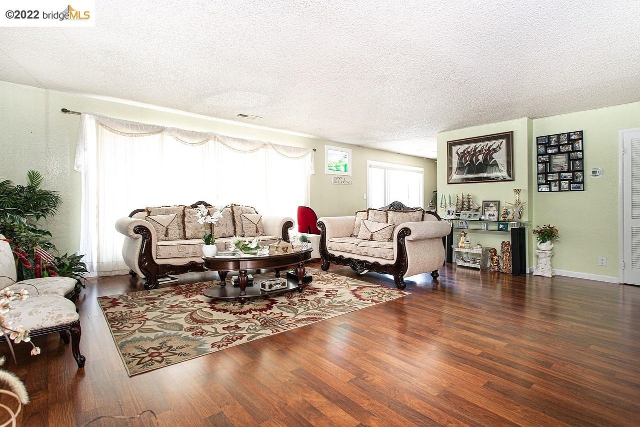3785 Buell St photo 2