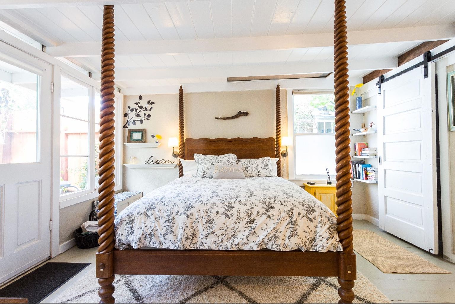 2BR/1BA Single Family House on Throckmorton Ave · Mill Valley photo 2