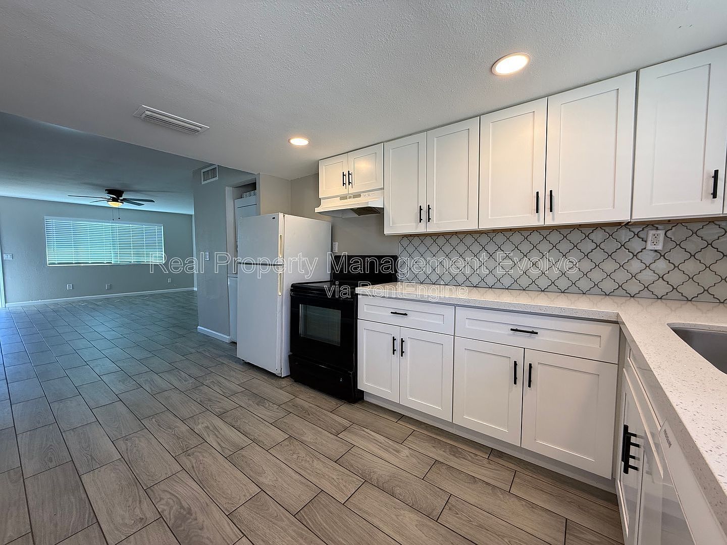 3302 W Loma Ln Phoenix, AZ 85051 photo 4