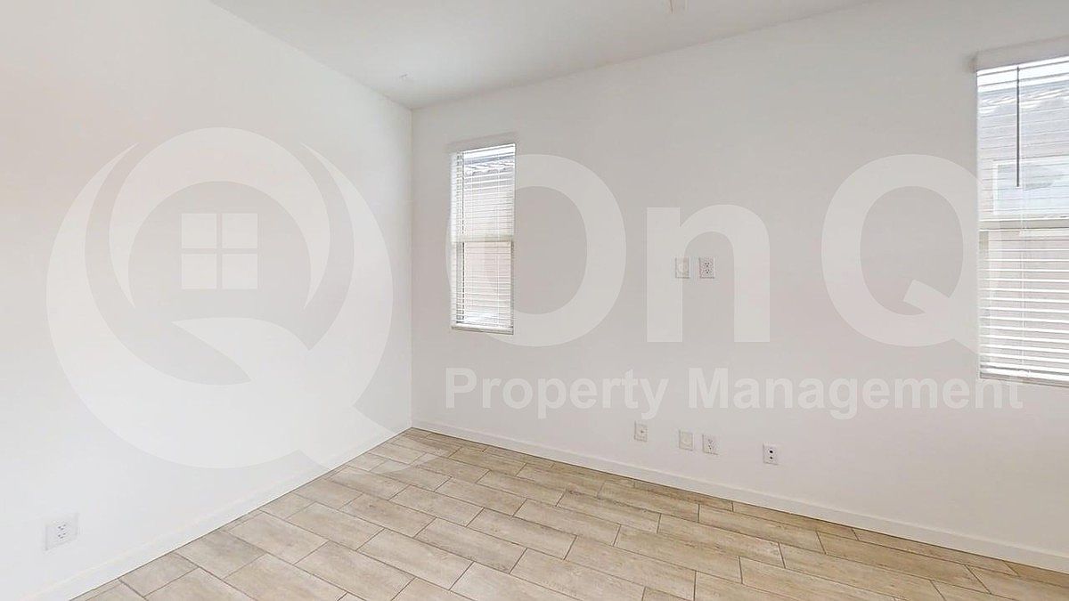 2567 W Hidalgo Ave photo 3