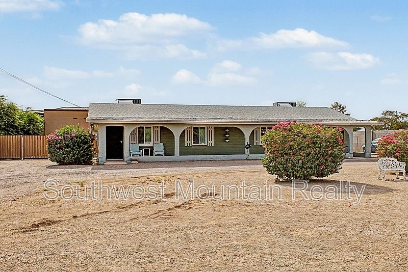 560 S Grand Dr photo 3